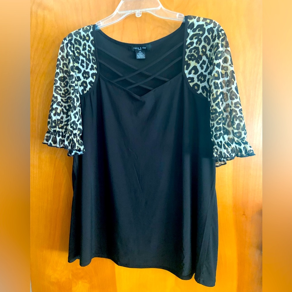 Cute shirt with leopard gathered sleeves and strap it front.